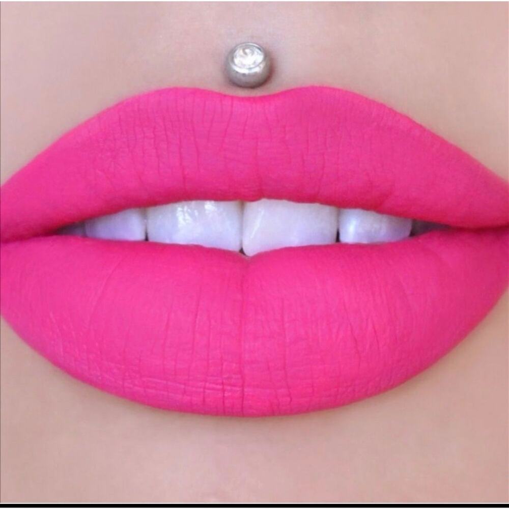 Jeffree star Cosmetics  Liquid Velour Lipstick   Shade: Prom Night